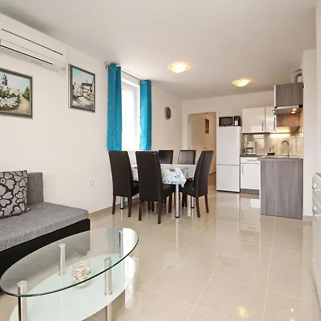 With Parking Space Baska, Krk - 22700 Lejlighed
